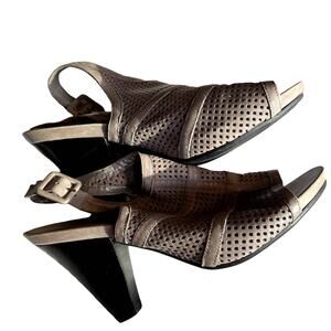 Me Too Women's 3.5" heel open toe strap back shoe Size  8 Leather Dollie